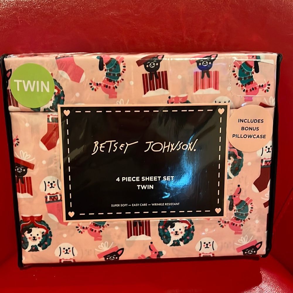 NIP Betsey Johnson Holiday Dogs microfiber sheet set